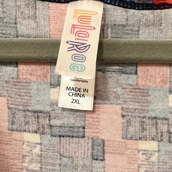 LuLaRoe - Julia 2XL - Geometric Print - Like New - Picture 2 of 4